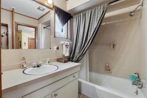 410 E Washington St, Le Roy, IL 61752 photo 9