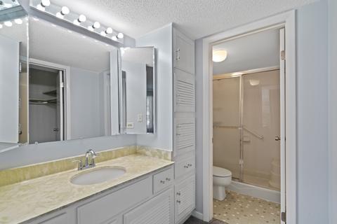 6149 Brookside Ln #B, Willowbrook, IL 60527 photo 15