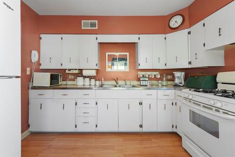 205 E Burlington St, Riverside, IL 60546 photo 11