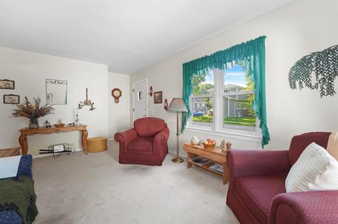 205 E Burlington St, Riverside, IL 60546 photo 2
