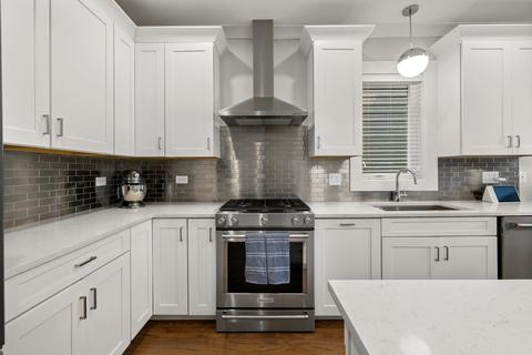 4633 S Champlain Ave, Chicago, IL 60653 photo 9