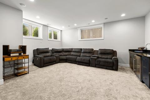 4633 S Champlain Ave, Chicago, IL 60653 photo 38