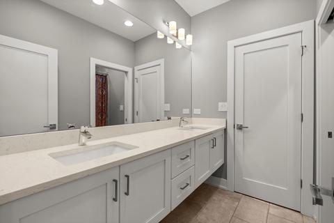 4633 S Champlain Ave, Chicago, IL 60653 photo 34
