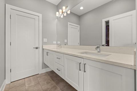 4633 S Champlain Ave, Chicago, IL 60653 photo 35