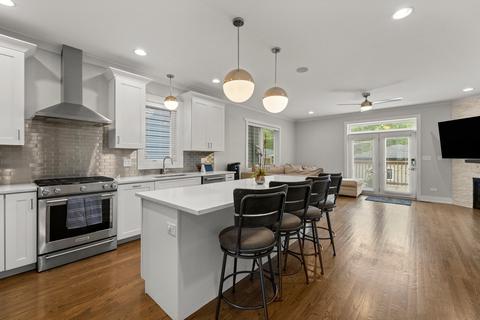 4633 S Champlain Ave, Chicago, IL 60653 photo 8