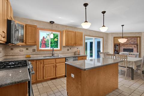 955 Auburn Ln, Bartlett, IL 60103 photo 14