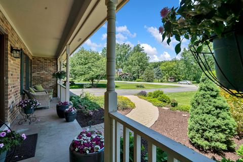 955 Auburn Ln, Bartlett, IL 60103 photo 2