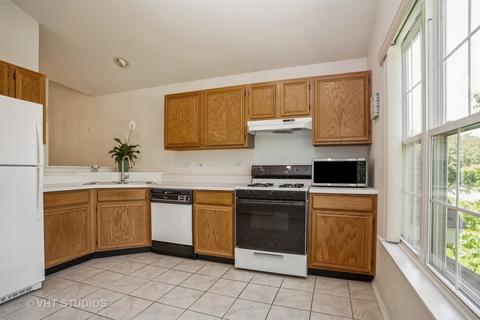 403 Cromwell Cir #3, Bartlett, IL 60103 photo 4