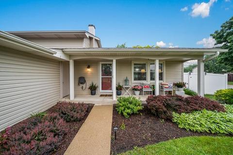 3667 Whispering Trails Dr, Hoffman Estates, IL 60192 photo 3