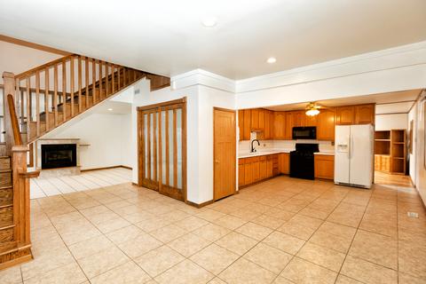 2405 Wilke Rd, Rolling Meadows, IL 60008 photo 3