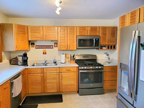 224 Scott Ct, Bartlett, IL 60103 photo 2