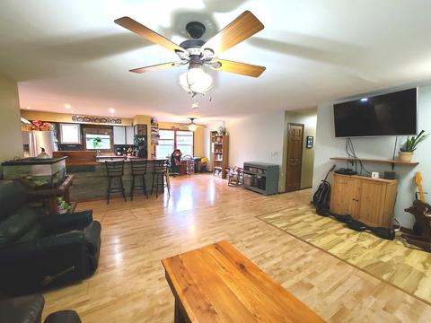 8511 Nolan St, Harvard, IL 60033 photo 5