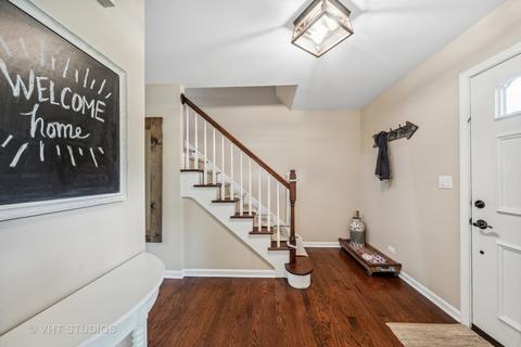 515 Hevern Dr, Wheaton, IL 60189 photo 2
