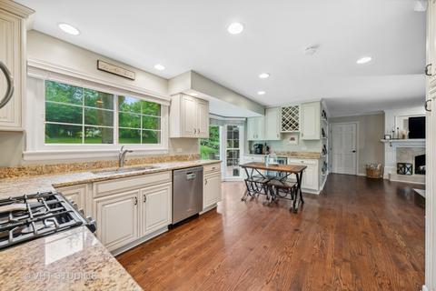 515 Hevern Dr, Wheaton, IL 60189 photo 7
