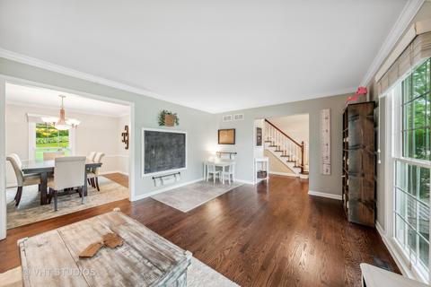 515 Hevern Dr, Wheaton, IL 60189 photo 4
