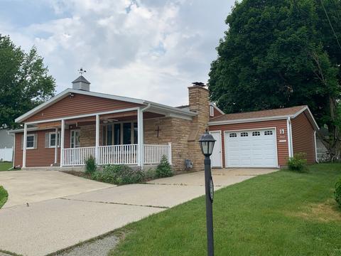 502 Fairway Dr, Morrison, IL 61270 photo 2