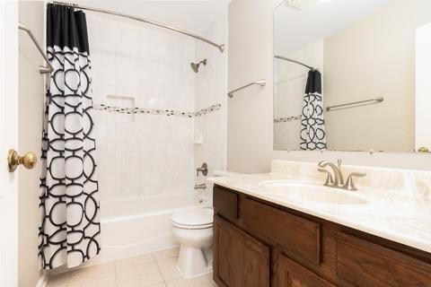 638 Dover Dr, Elgin, IL 60120 photo 11