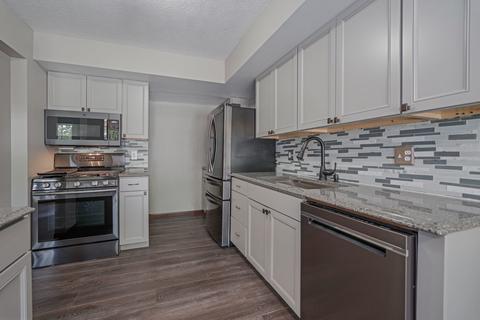 601 N Main St #5S, Normal, IL 61761 photo 3
