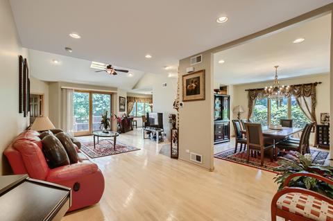 2133 S Wolf Rd, Des Plaines, IL 60018 photo 5