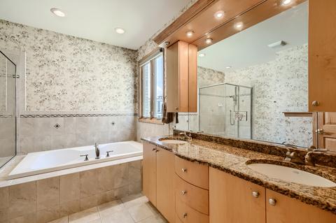 2133 S Wolf Rd, Des Plaines, IL 60018 photo 17