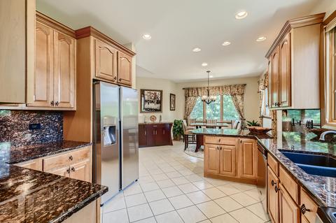 2133 S Wolf Rd, Des Plaines, IL 60018 photo 10