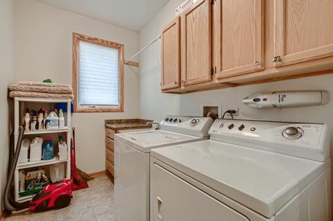 2133 S Wolf Rd, Des Plaines, IL 60018 photo 25