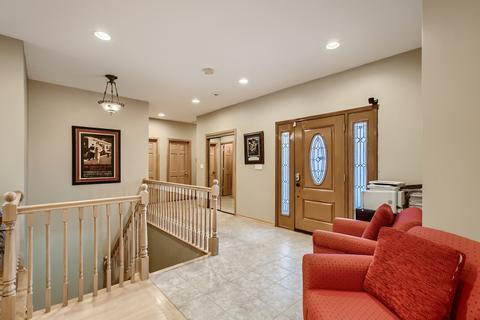 2133 S Wolf Rd, Des Plaines, IL 60018 photo 4