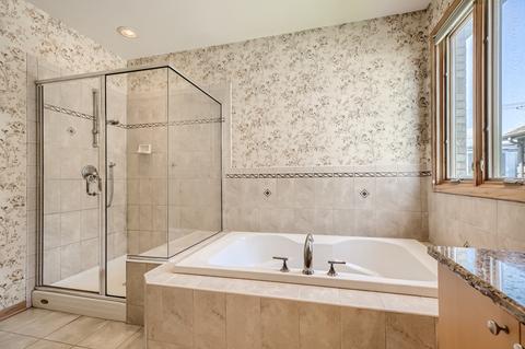 2133 S Wolf Rd, Des Plaines, IL 60018 photo 18