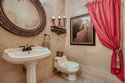 2133 S Wolf Rd, Des Plaines, IL 60018 photo 14
