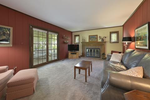 3985 Charlemagne Dr, Hoffman Estates, IL 60192 photo 4