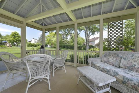 3985 Charlemagne Dr, Hoffman Estates, IL 60192 photo 3