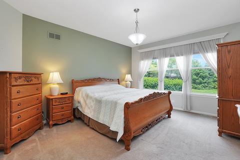 4075 Whitehall Ln, Algonquin, IL 60102 photo 12