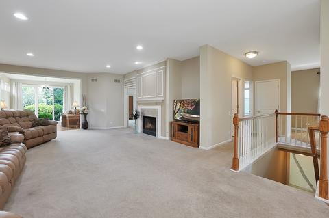 4075 Whitehall Ln, Algonquin, IL 60102 photo 3