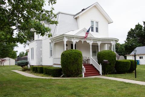 514 S Division St, Chenoa, IL 61726 photo 2