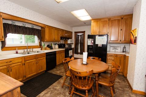 514 S Division St, Chenoa, IL 61726 photo 4