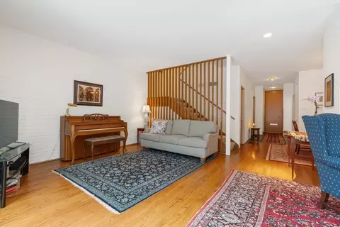 1447 E 56th St, Chicago, IL 60637 photo 3