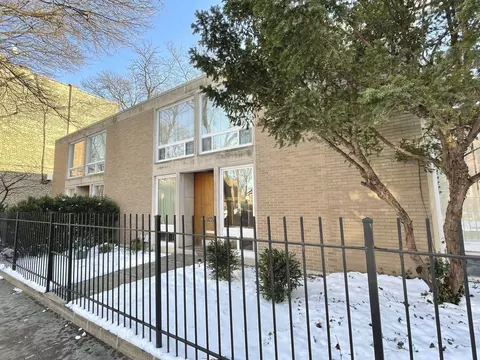 1447 E 56th St, Chicago, IL 60637 photo 1