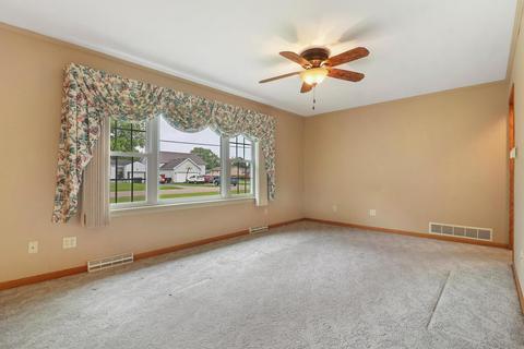 1619 Beach Rd, Mchenry, IL 60050 photo 4