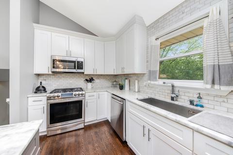 8446 Normandy Ave, Burbank, IL 60459 photo 10