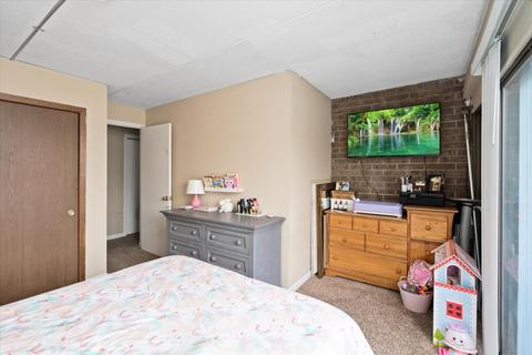 402 Kenneth Cir, Elgin, IL 60120 photo 10