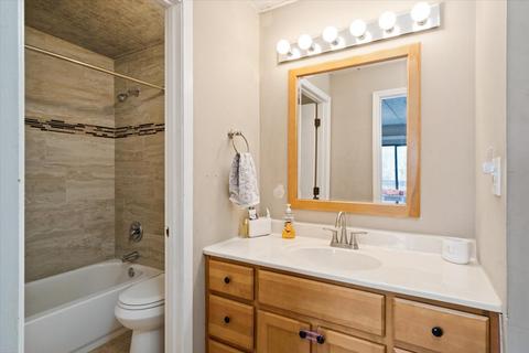 402 Kenneth Cir, Elgin, IL 60120 photo 15