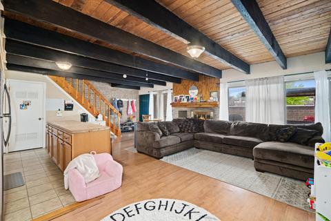402 Kenneth Cir, Elgin, IL 60120 photo 4