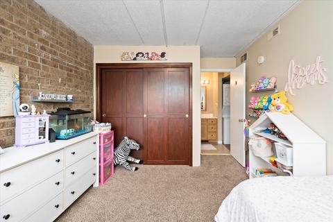 402 Kenneth Cir, Elgin, IL 60120 photo 14