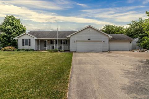 103 W Stahl Dr, Philo, IL 61864 photo 2