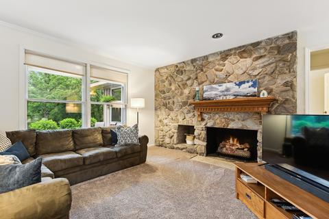 805 Cherry Valley Rd, Bull Valley, IL 60050 photo 7