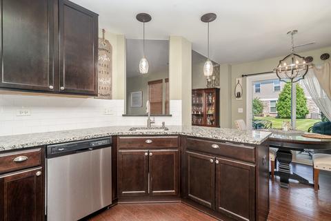 365 Devoe Dr, Oswego, IL 60543 photo 9