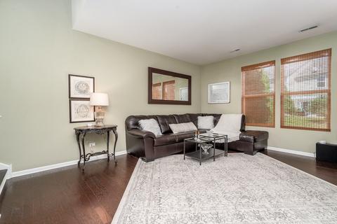 365 Devoe Dr, Oswego, IL 60543 photo 4