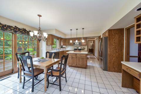 2445 Chatfield Ct, Aurora, IL 60504 photo 8