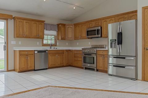 1303 Apache Dr, Pontiac, IL 61764 photo 9