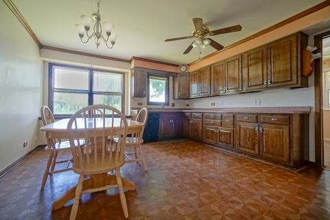 9 E Debbie Dr, Mount Prospect, IL 60056 photo 4